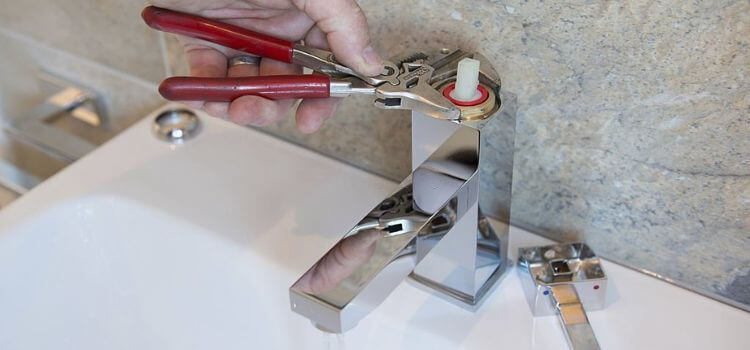 How to Remove the Faucet Head